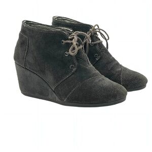 TOMS Desert Wedge Booties Womens 8 Gray Suede Lace Up Ankle Comfort Casual Wear